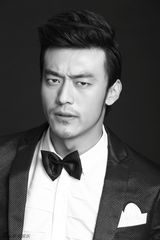 组图：刘一黑白写真 五格表情显男人魅力