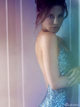 组图：贝金赛尔大片光影迷幻 珠光闪烁性感雍容