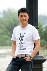 组图：乔大韦服饰写真黑白两相宜