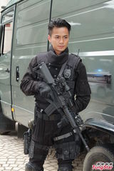 组图：新剧《飞虎II》开工 马德钟拍戏不忘耍帅