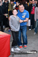 幻灯：劲歌颁奖礼拜神 四大公司歌手缺席杨千嬅失落