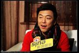 组图：黄渤春晚后台接受新浪专访