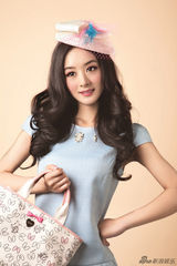 组图：赵丽颖可爱写真糖果色系显俏皮