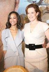 组图：《阿凡达》主创亮相法国 韦弗被影片感动落泪