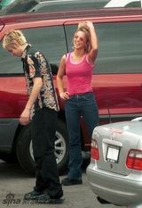 组图：布兰妮甜妞旧照曝光 身材消瘦笑容甜美