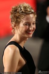 组图：洛尔瓦彻深V裙撑《巴勒莫狂花》首映