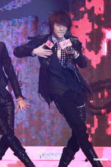 高清组图：王子小杰劲歌热舞 提携后辈不遗余力