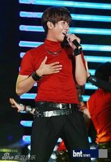 组图：众韩星开唱 EXO-K霸气T-ara性感