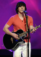 幻灯图：《美国偶像》第九季男生10进8 热度弥漫