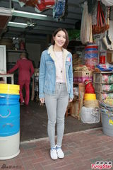 组图：李亚男拍摄外景 称王祖蓝未求婚