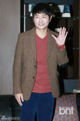 组图：郑俊浩新剧《你邻居的妻子》现场公开