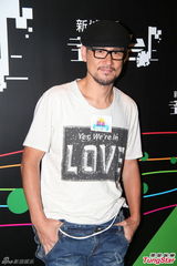 组图：张学友乐当廿四孝爸爸 称周迅自言单身