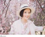 组图：李依玲春日花漾特集 笑靥如花