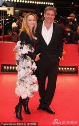 组图：《简-曼斯菲尔德的车》首映 主创齐亮相