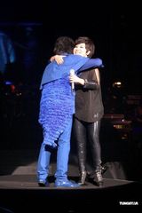 高清图：F.I.R.首登红馆意犹未尽 华丽造型震撼视觉