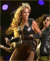 组图：碧昂斯献唱霸气似母狮 真命天女再聚首