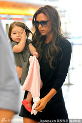 组图：维多利亚携子女现身 七公主险被镜头吓哭