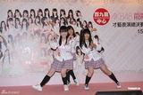 组图：日本组合AKB48成员香港会歌迷热情亲民