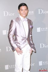 组图：刘嘉玲否认代孕传闻 称享受二人世界