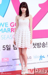 组图：SJ希澈与SHINeeKey携妻亮相发布会