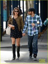 组图：吉伦希尔纽约街头牵手嫩模女友 恩爱甜蜜