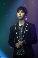 高清组图：韩团2PMT-ara等募捐活动劲歌热舞