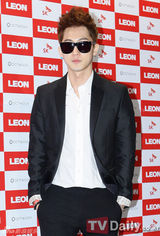 组图：李瑶媛朴施厚等出席时尚杂志创刊派对