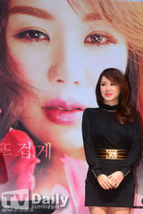 组图：严正花文素利等靓装宣传《官能的法则》