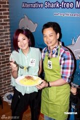 幻灯图：杨千嬅称心中一姐是梅艳芳 近期不会生小孩