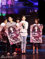 幻灯组图：张靓颖穿着简单朴素 歌友会祝福玉树灾民