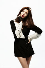 组图：韩星高俊熙最新时尚写真 性感优雅身材火辣