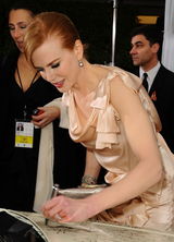 高清组图：妮可-基德曼金色长裙彰显高贵气质