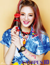 组图：少女时代登杂志 粉红唇印彩妆俏皮