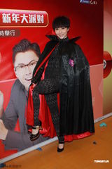 组图：《换乐无穷》宣传 胡杏儿李诗韵扮白雪公主