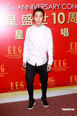 幻灯图：英皇群星出席春茗晚宴 Twins再度“合体” 