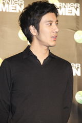 幻灯：王力宏上海出席代言活动 和粉丝分享护肤心得