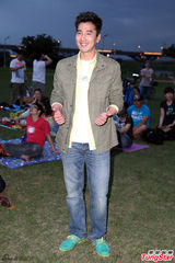 组图：赵又廷否认高圆圆怀孕 承诺结婚会公开