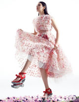 组图：张雨绮低胸登《费加罗》大片性感