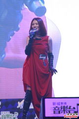 组图：2012新城劲爆颁奖礼 新人开场预热气氛