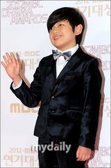 组图：MBC演技大赏女星性感 曹承佑获大奖