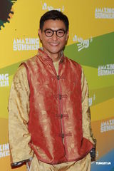 组图：曾志伟蒙嘉慧胡杏儿等录节目卖力演出