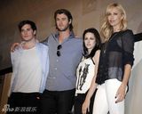 高清图：塞隆斯图尔特比美 宣传《白雪公主和猎人》