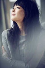 组图：海陆气质写真 长发披肩恬静安然