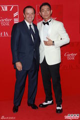 组图：刘德华西装领结变王子 生日愿望再添丁