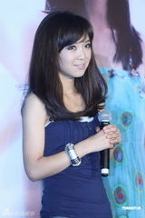 组图：云朵加盟环球音乐 恩师刀郎站台力挺爱徒