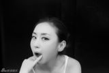 组图：石琳黑白写真曝光 时尚大气气场足