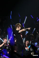 组图：五月天跨年夜开唱 陪歌迷倒数掀翻小巨蛋