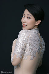 组图：丁柳元写真知性大气  展随性熟女风范