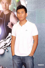 幻灯图：候选港男首度亮相 素质平平表现生硬