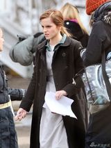 组图：艾玛-沃特森新片开拍 片场庆祝24岁生日